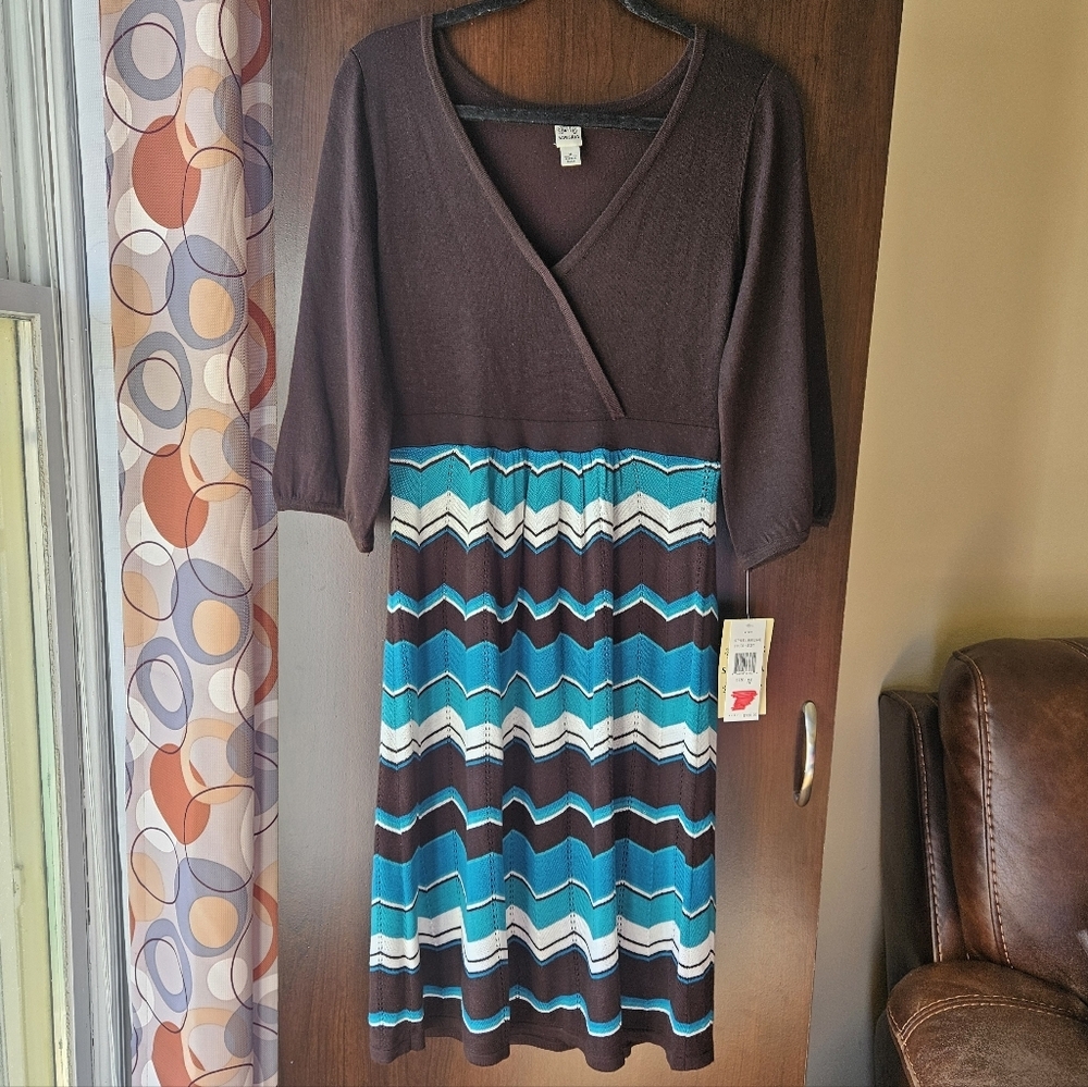 NWT Sangria Brown and Teal Chevron Dress With Vneck